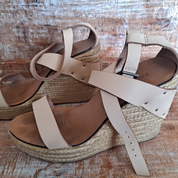 Sandals - Picture 3 of 7